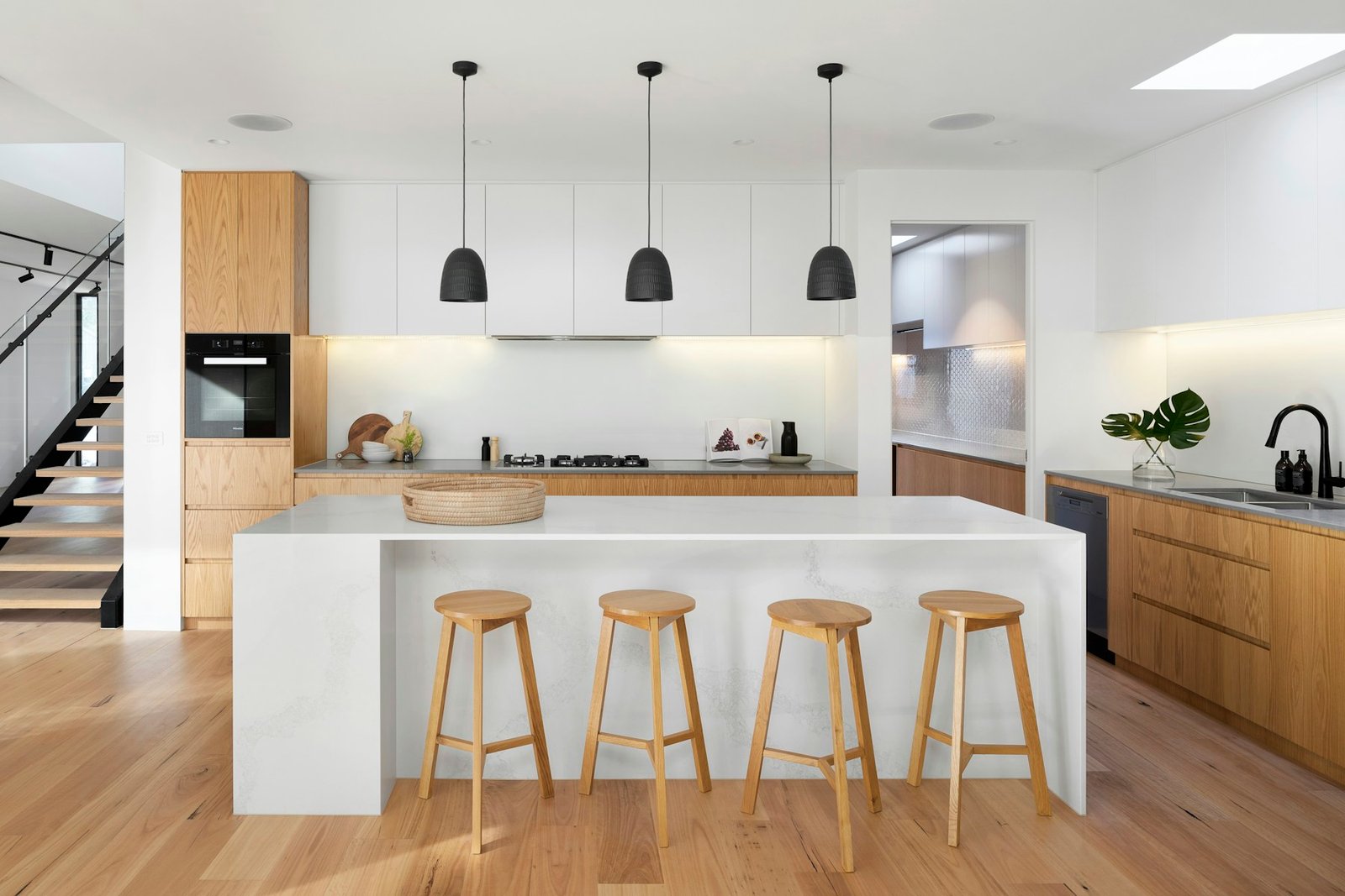 Interior contemporáneo de una villa de lujo